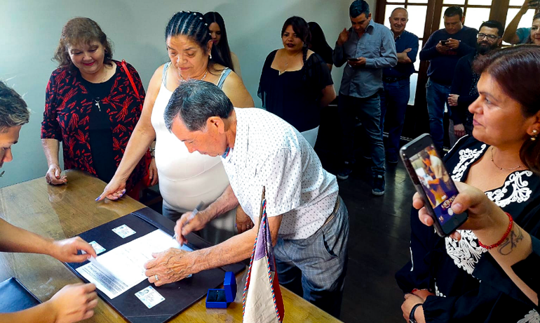Un amor duradero:  Adultos mayores deciden contraer matrimonio en Pudahuel  