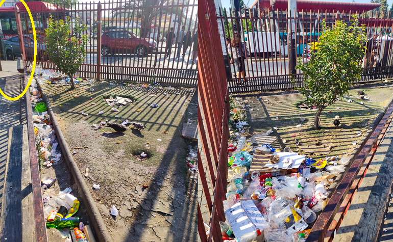 Espacio comercial carece de limpieza y afecta a usuarios en Pudahuel