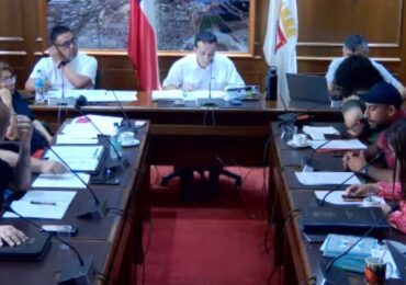 Contralor interviene en Concejo Municipal de Pudahuel: dudas por contrato directo debido a atraso en licitación