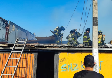Incendio en Cerro Navia destruye vivienda y deja un menor lesionado