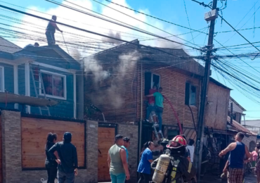 Incendio de vivienda en Pudahuel deja daños considerables