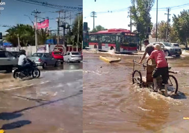 Rotura de matriz de agua potable causa corte del suministro y anegamiento de calle en Pudahuel