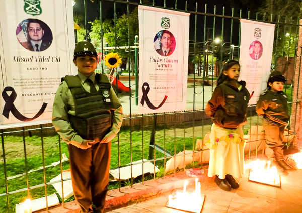 Homenaje en Pudahuel: Luto y respeto por los mártires de Carabineros