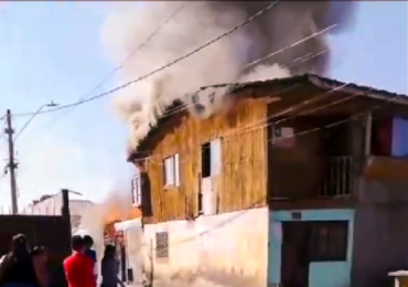 Incendio en Pudahuel Norte: Deja una vivienda destruida y otra con daños de consideración