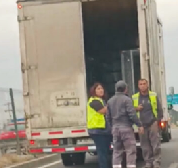 El conductor de un camión fue secuestrado y parte de la carga que llevaba fue robada en Pudahuel