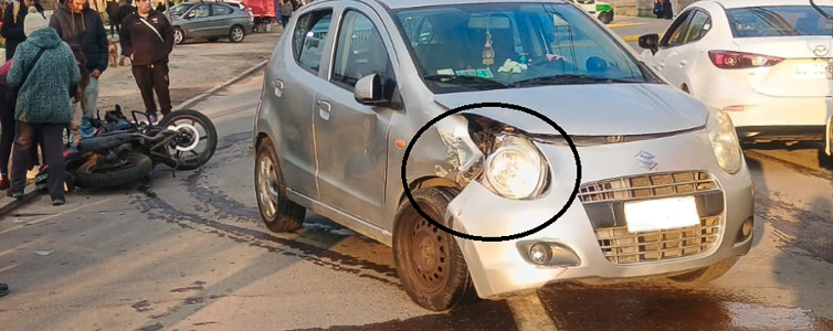 Choque de motocicleta con automóvil deja al conductor del vehículo menor lesionado en Pudahuel