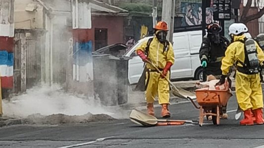 Emergencia en Pudahuel: Derrame de ácido nítrico obliga a evacuación de personas y suspensión de tránsito
