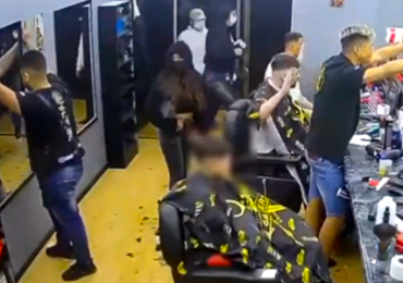 Delincuencia en Cerro Navia: Asalto a Barbería Quedó Registrado en Cámaras de Vigilancia