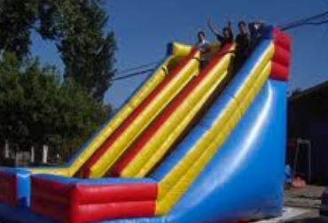 Fiestas con Juegos Inflables en Calles de Cerro Navia y Pudahuel: ¿Diversión o Problema para Vecinos?