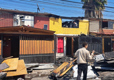 Incendio en Pudahuel deja una vivienda destruida y otras dos con daños de consideración