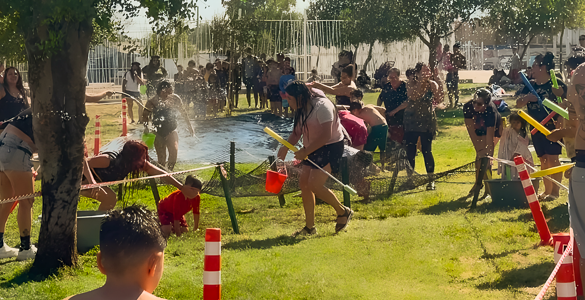 Batallón de la Frescura" refresca las tardes de Pudahuel con juegos de agua