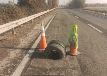 Cámara eléctrica sin tapa en camino Renca–Lampa pone en riesgo a conductores de vehículos en Pudahuel