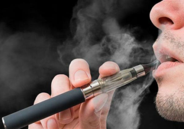 Nueva ley prohíbe venta de vapeadores con o sin nicotina a menores y regula su uso como productos de tabaco