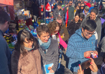 Carolina Tohá visita feria en Pudahuel a días del cierre de campaña: "Reconocemos el trabajo social y político del territorio"