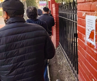 Conductores profesionales de Pudahuel enfrentan largas esperas para renovar su licencia: "Nos mandaron a rogarle a la directora"