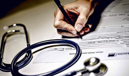 Funcionarios de Cerro Navia viajaron al extranjero con licencias médicas: Contraloría investiga a 21 empleados municipales
