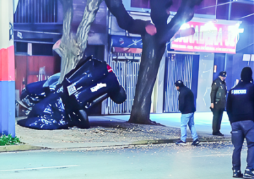 Joven muere tras violento choque contra un árbol en Cerro Navia