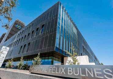 Negaron silla de ruedas a adulta mayor en urgencia del Hospital Félix Bulnes pese a grave estado de salud