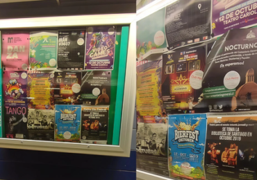 Paneles obsoletos en el Metro: publicidad del año 2019 aún ocupa espacios informativos en Pudahuel