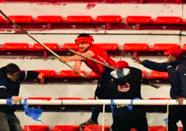 Hincha de la Universidad de Chile de Cerro Navia fue hospitalizado y detenido tras incidentes en estadio futbol argentino