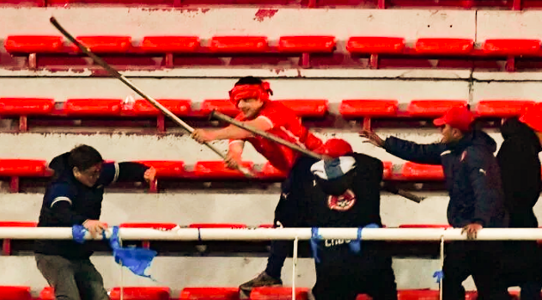 Hincha de la Universidad de Chile de Cerro Navia fue hospitalizado y detenido tras incidentes en estadio futbol argentino
