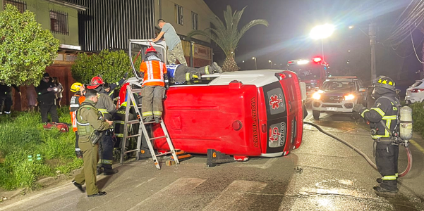 Volcamiento de ambulancia en Pudahuel deja una persona lesionada