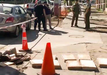 Misterioso hallazgo en Pudahuel: lápidas de cementero aparecieron en plena vía pública
