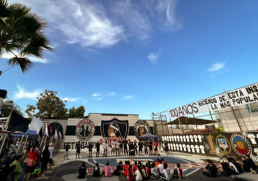 Socios e hinchas de Colo Colo recuperan cancha abandonada en Pudahuel Sur