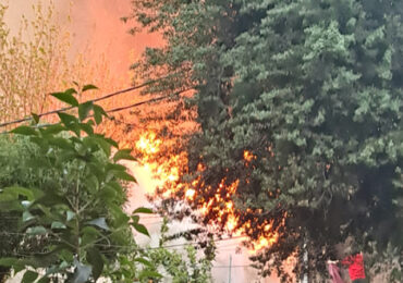 Dos incendios estructurales movilizan a Bomberos en Cerro Navia durante la noche del jueves