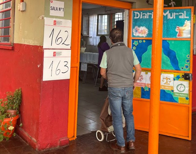 Elecciones Presidenciales y Parlamentarias en el Colegio Estado de Florida muestran alta participación de adultos mayores en Pudahuel