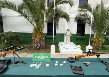 Carabineros detiene a dos sujetos armados en Pudahuel tras denuncias de disparos al aire