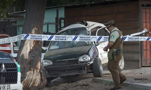 Fatal accidente de tránsito en Cerro Navia: un muerto y un herido grave tras colisión contra un árbol